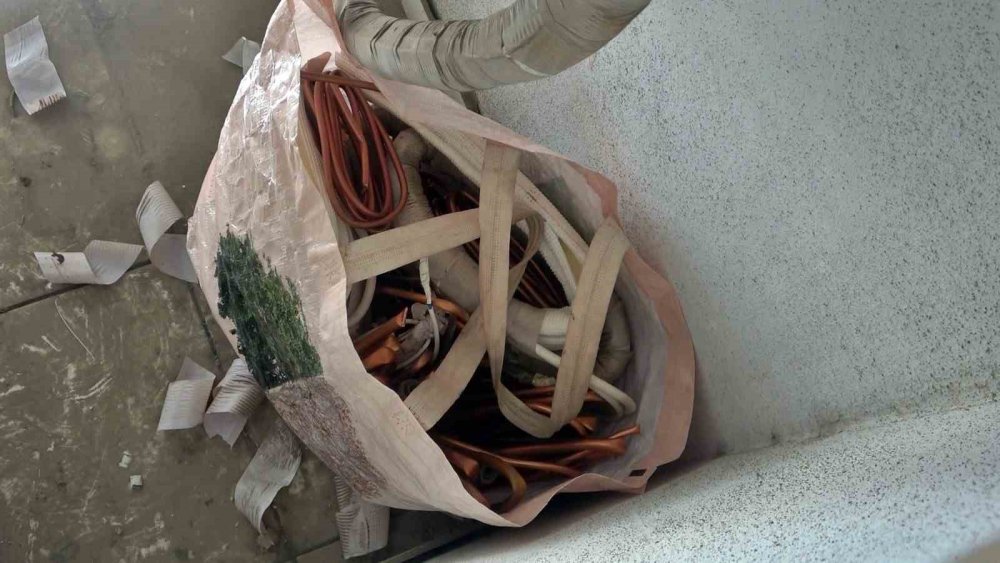 Apartmana giren hırsıza ‘WhatsApp’ grubu şoku! Böyle yakalandı