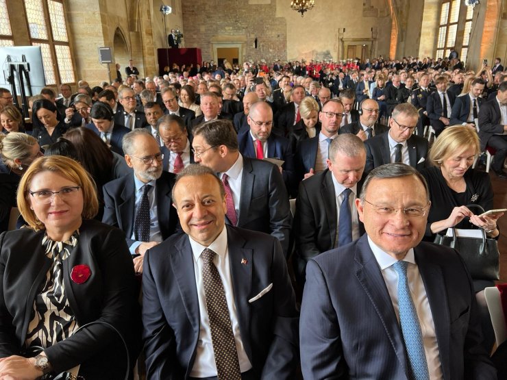 Çekya Cumhurbaşkanı Pavel görevi törenle devraldı