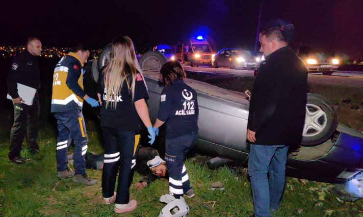 Kafa kafaya çarpışan otomobil ve elektrikli bisiklet tarlaya uçtu: 2 yaralı