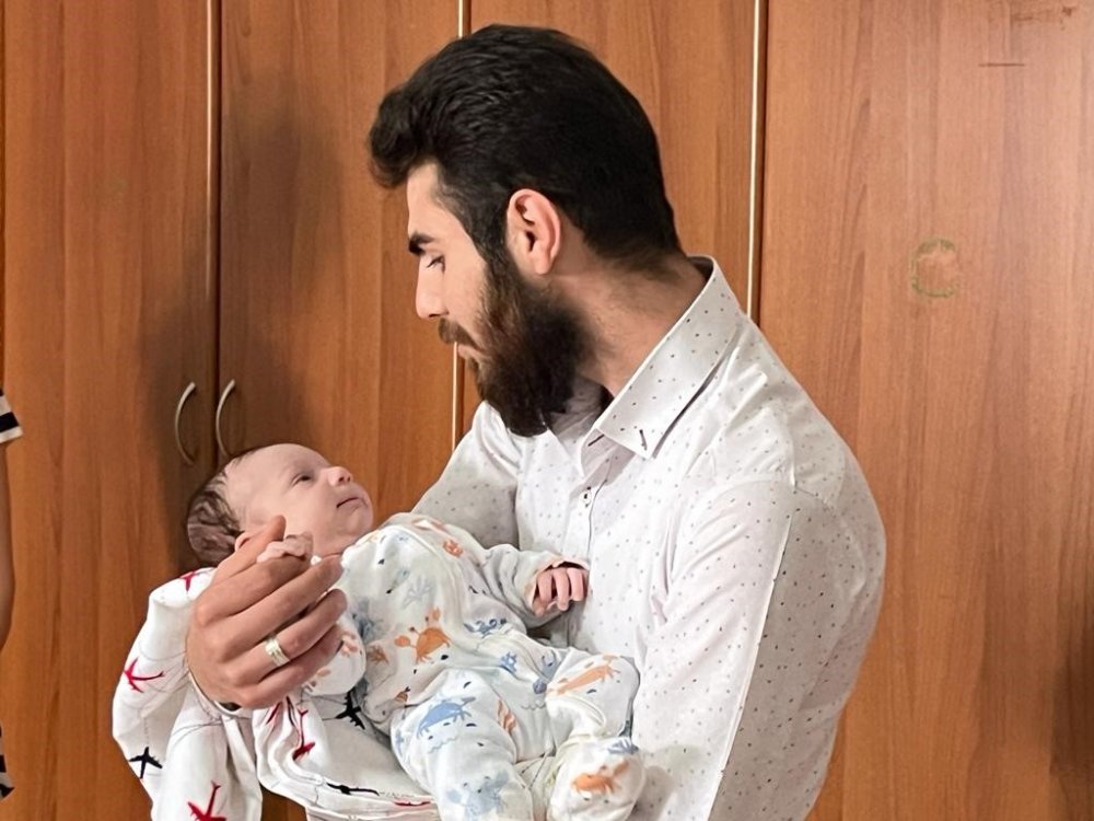 Konya'da yaşayan depremzede aiele bebeklerine kavuştu