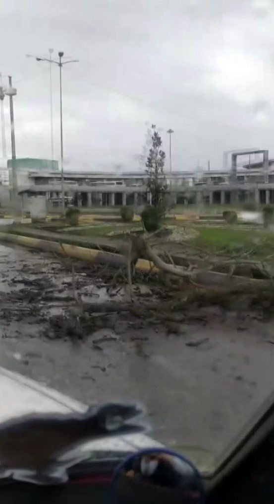 Meteoroloji uyarmıştı! Sakarya'da kuvvetli fırtına etkili oldu