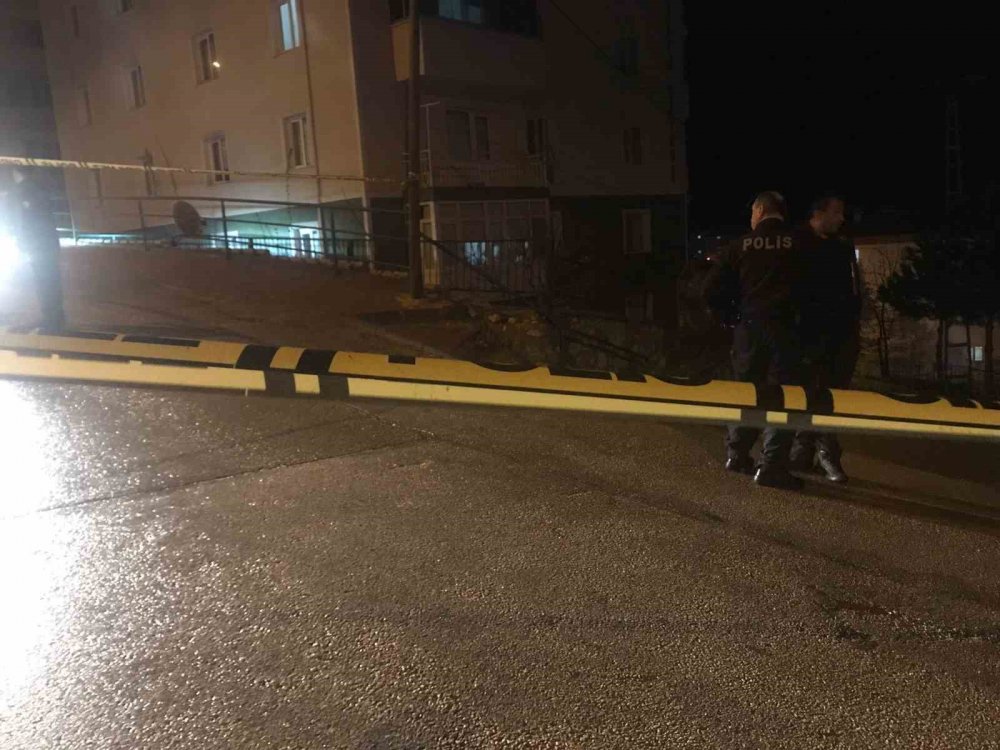 Boşandığı eşi ve erkek arkadaşını bacaklarından vurdu