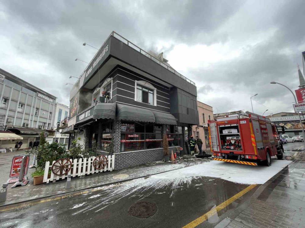 Et restoranının mangal bölümünde yangın çıktı, ekipler seferber oldu
