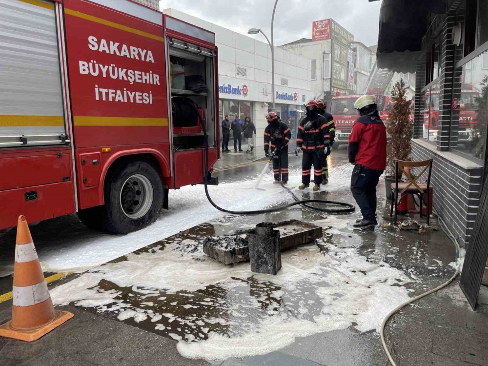 Et restoranının mangal bölümünde yangın çıktı, ekipler seferber oldu