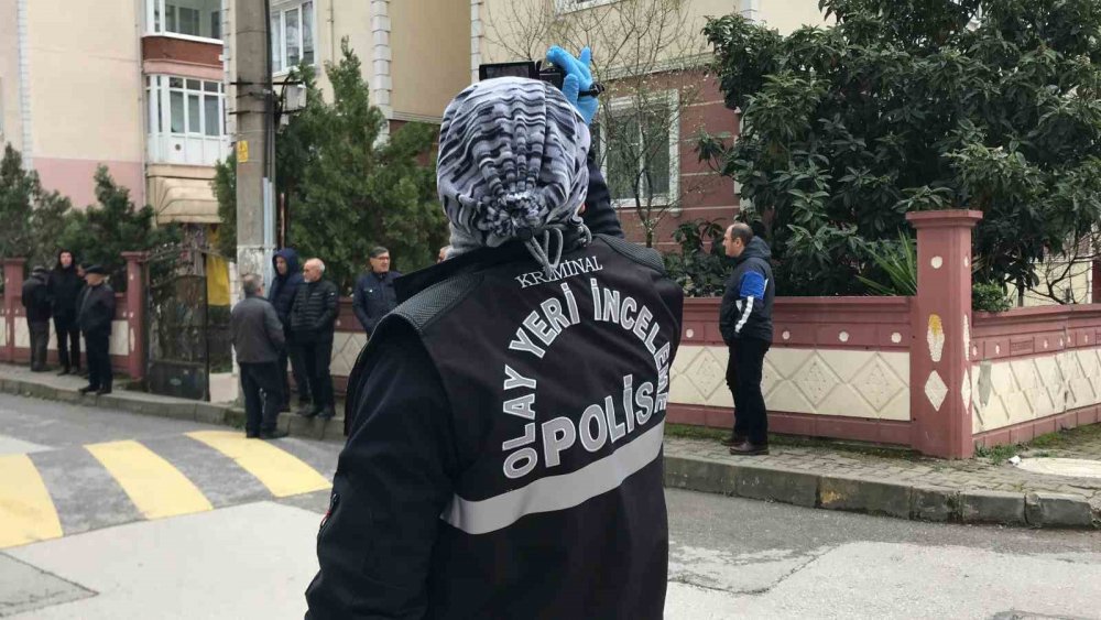 Eve gelince annesinin cansız bedeniyle karşılaştı