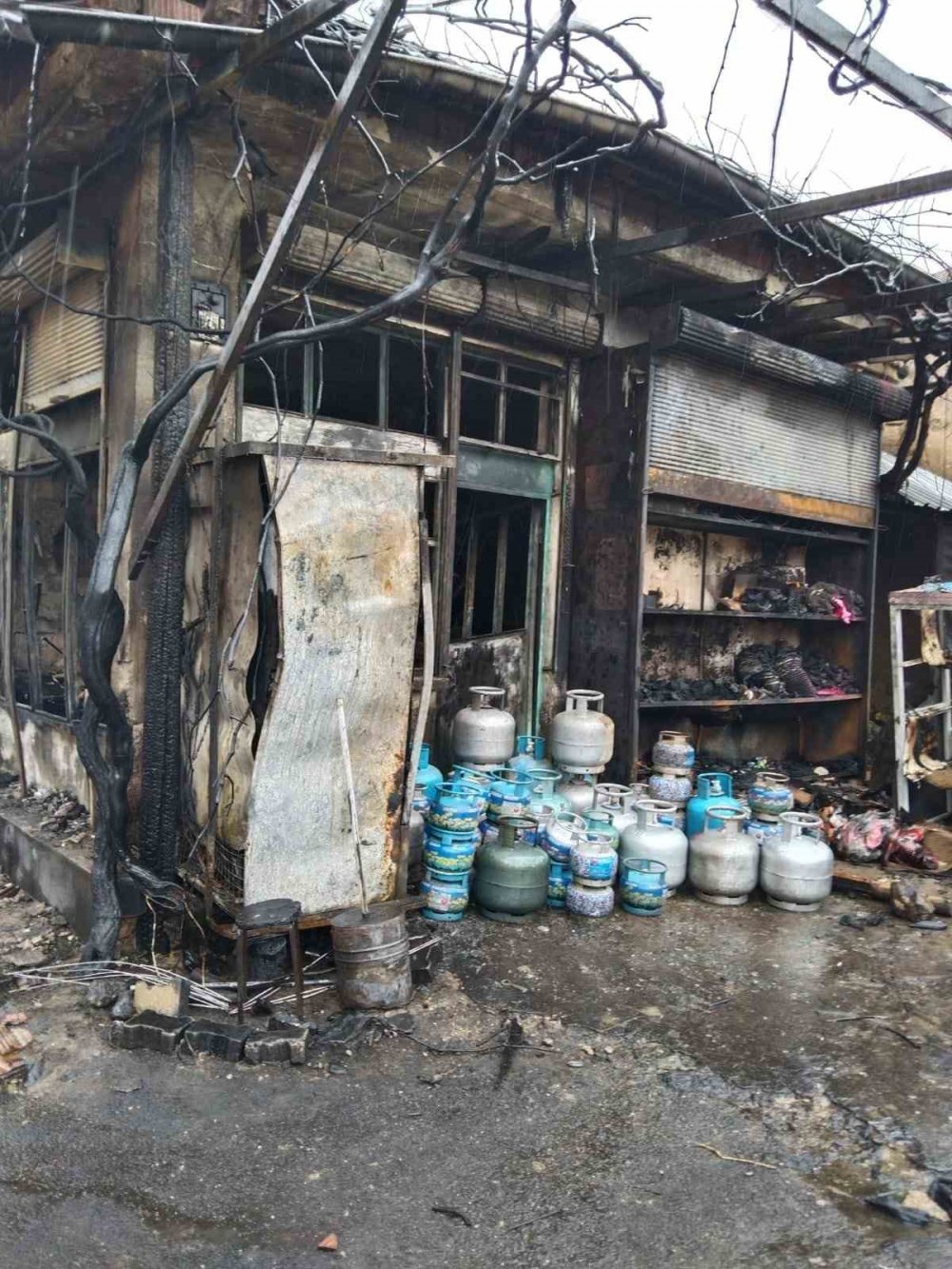 Konya'da trafonun patlamasıyla yangın çıktı! Bakkal sahibi hayatını kaybetti