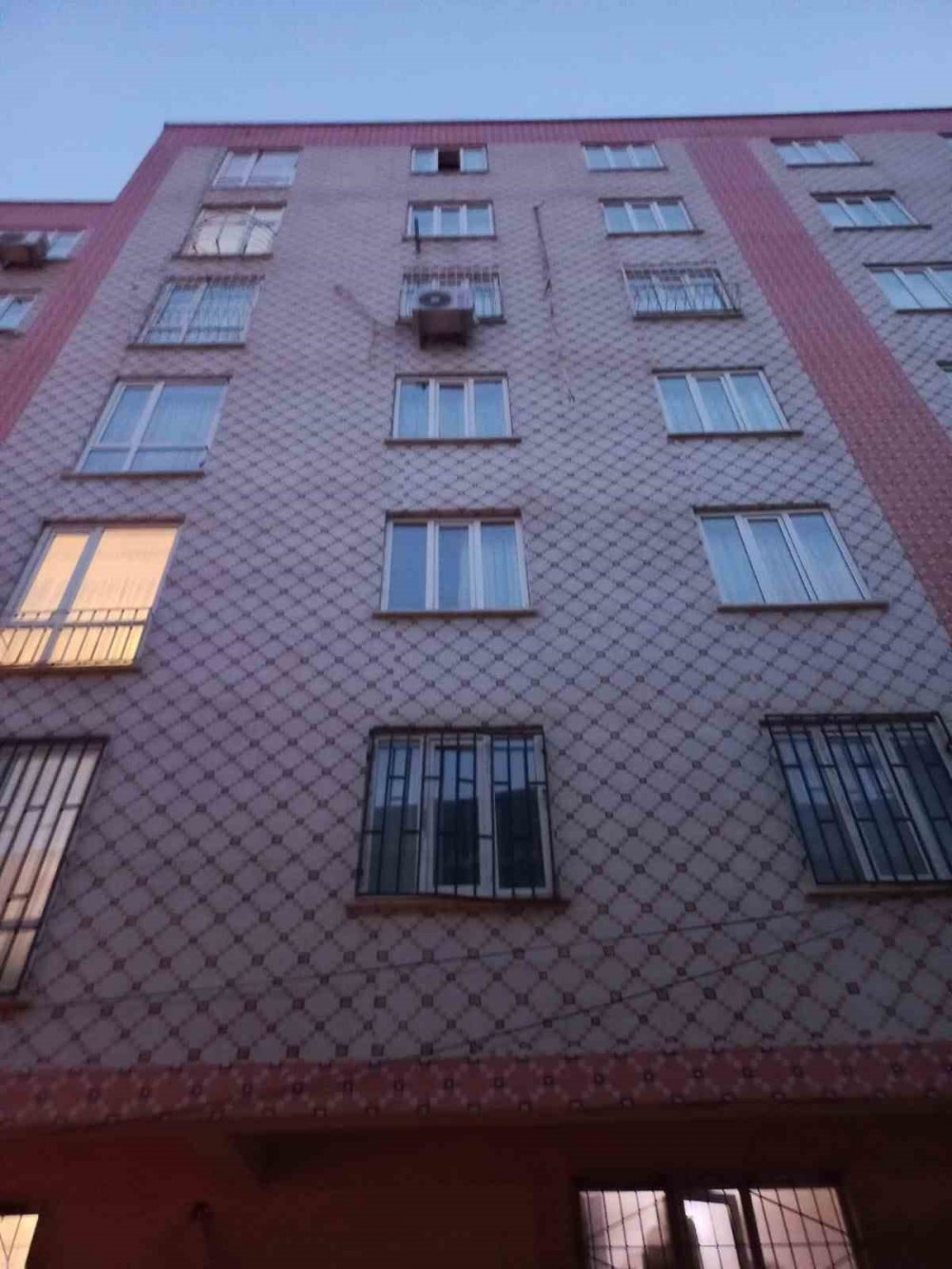 Silvan’da 6. kattan düşen görme engelli genç kız hayatını kaybetti