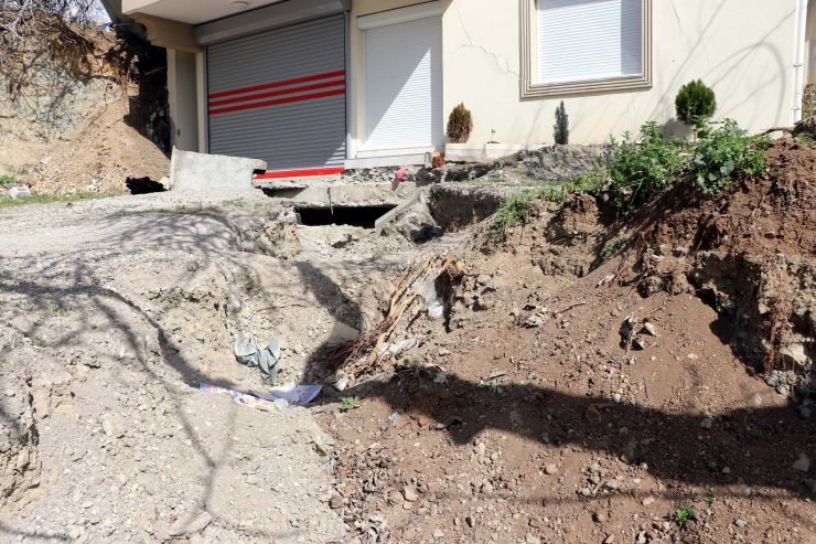 Depremde binanın yönü 1 metre değişti