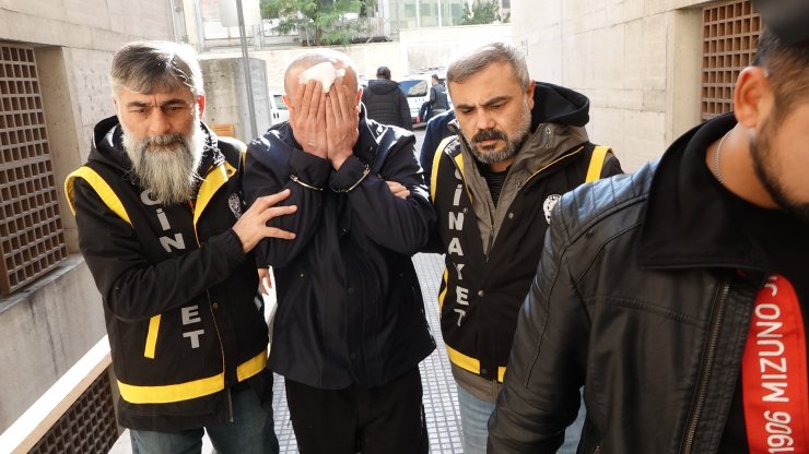 Eş cinayetinin sanığından ilk ifade: Maskeli 4 kişi geldi, korkuyla bıçakladım