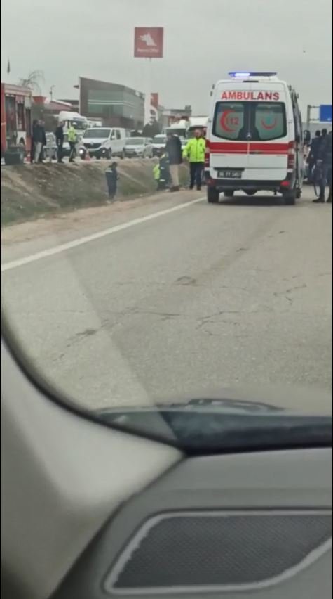 Ankara'da 2 otomobil çarpıştı! Yaralılar var