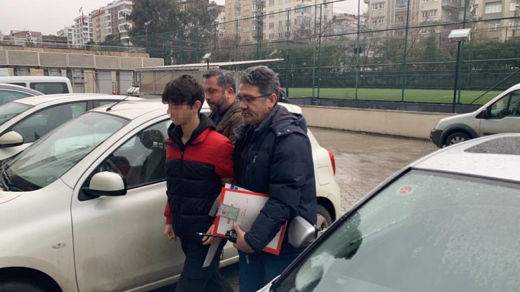 Annesini darbeden ağabeyini öldüren liseliye beraat