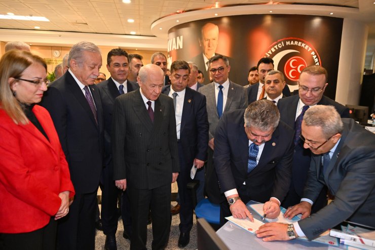 Bahçeli, milletvekili adaylık başvurusunu yaptı