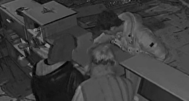 Depremi fırsat bildiler 5 milyon çaldılar!