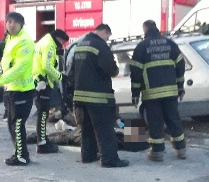 İki otomobil kafa kafaya çarpıştı: 1 ölü