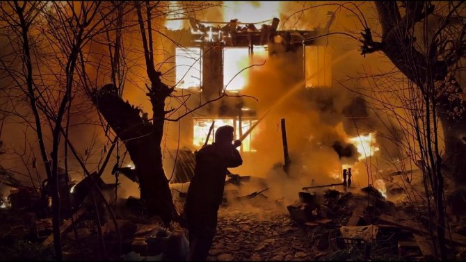 Balıkesir'de yangın çıkan ev kullanılamaz hale geldi