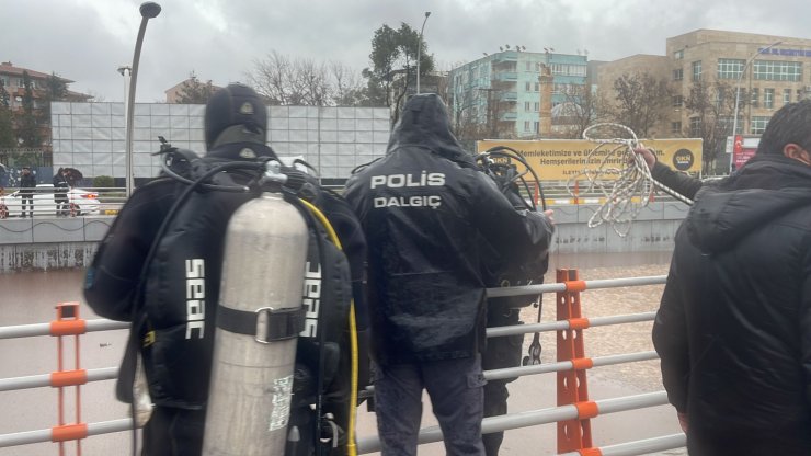 Şanlıurfa'da sel felaketi: Suya kapılan 6 kişi aranıyor