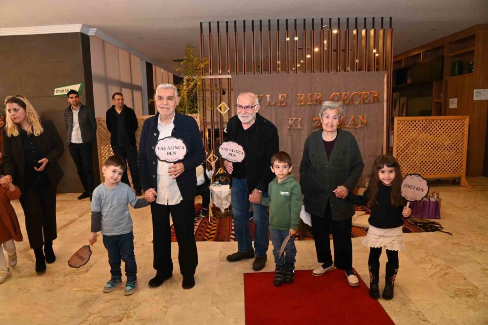 "Geçmişten Geleceğe" defilesi