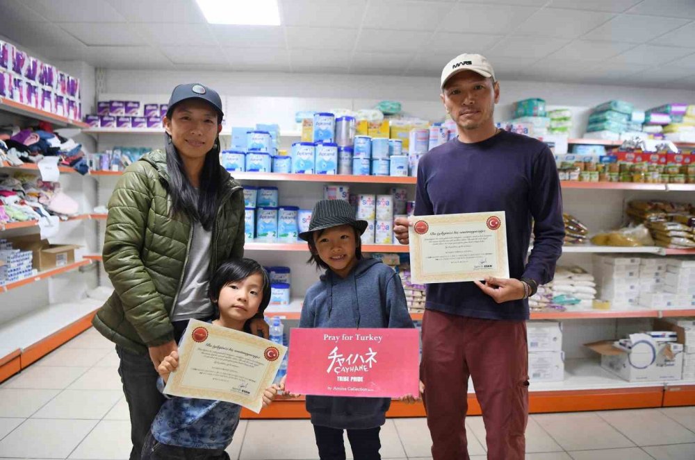 Geziyi yarıda bırakıp Türkiye'ye gelmişlerdi, Japon aileden örnek davranış