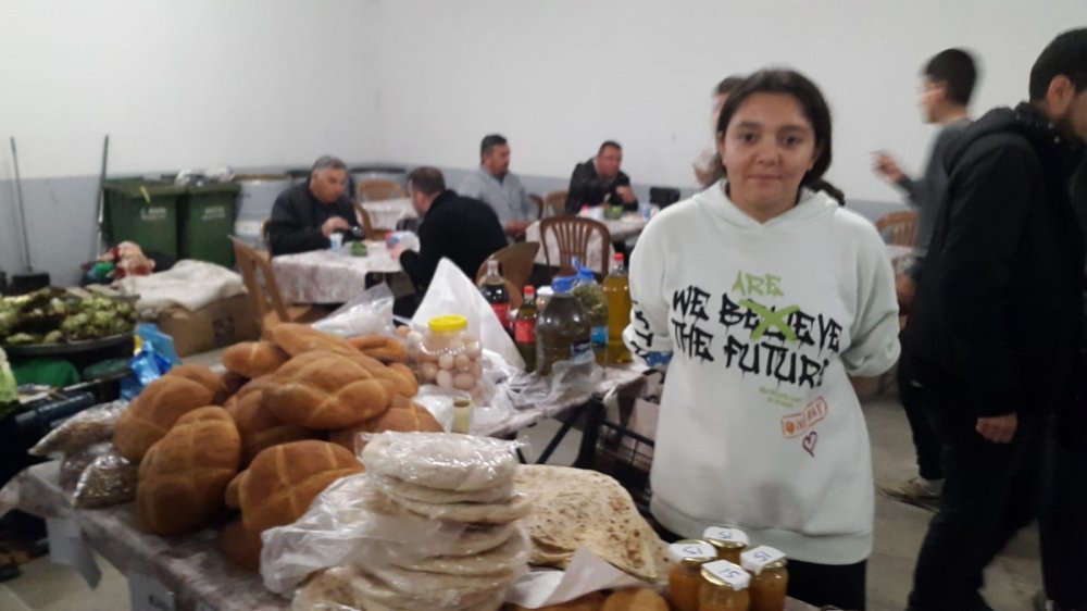 Hayır çarşısının geliri depremzedelere