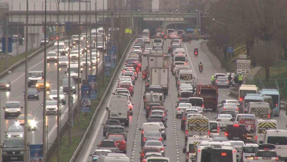 İstanbul’da trafik yoğunluğu yüzde 70’e ulaştı