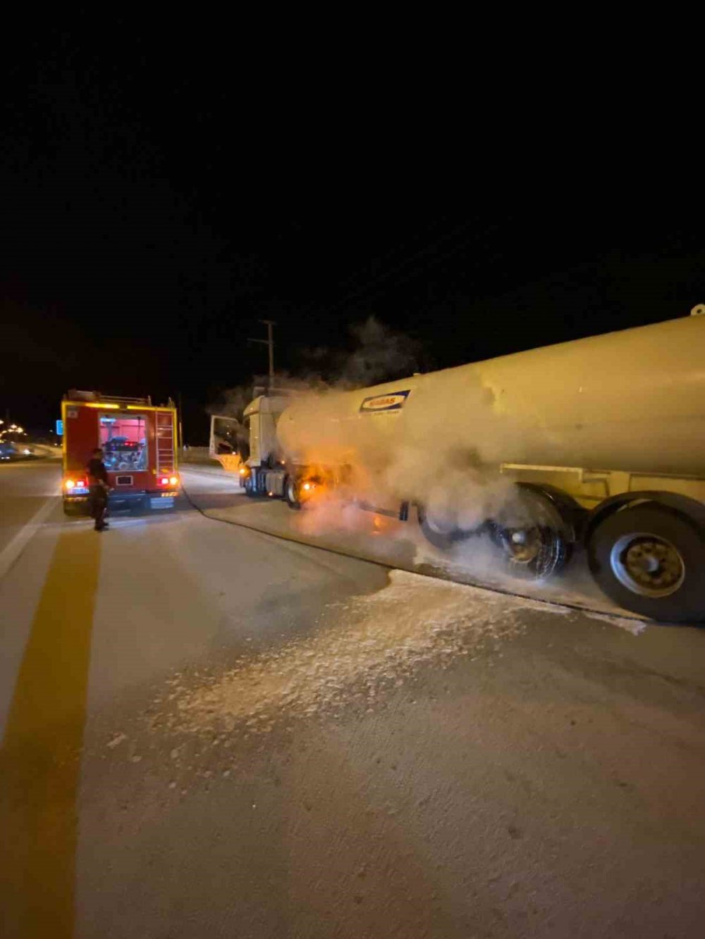 Seyir halindeki tankerde yangın