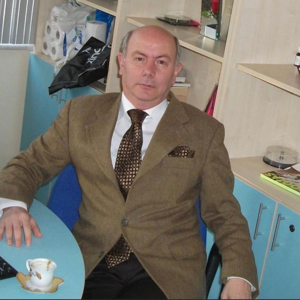 Beyin kanaması geçiren doktor hayatını kaybetti