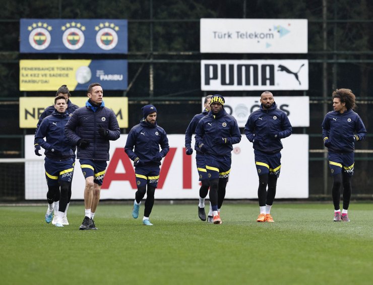 Galatasaray kaybetti, Fenerbahçe'de gözler Alanyaspor maçına çevrildi