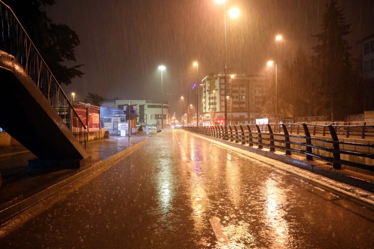 Gaziantep'te sağanak ve dolu etkili oldu