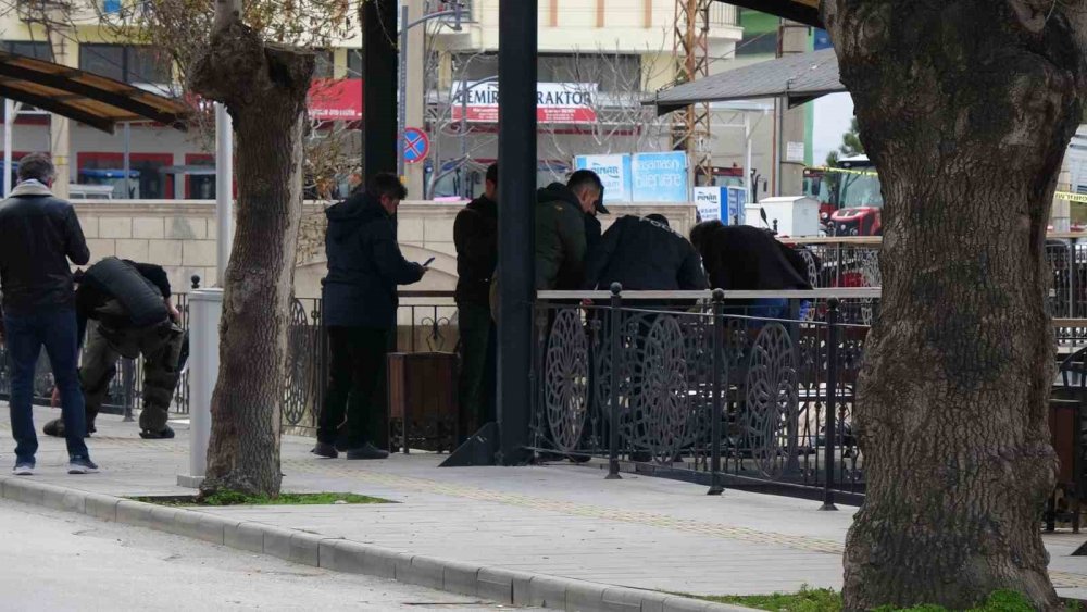 Burdur’da şüpheli çanta fünye ile patlatıldı