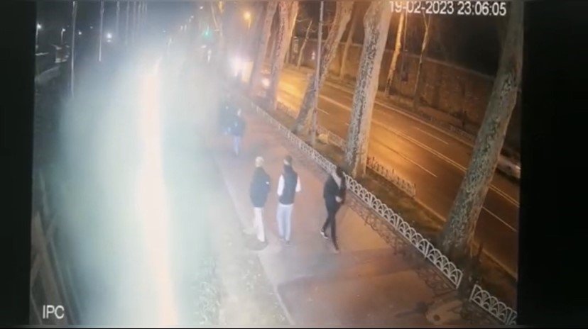 İstanbul’da kiralık araçla kadına kapkaç kamerada