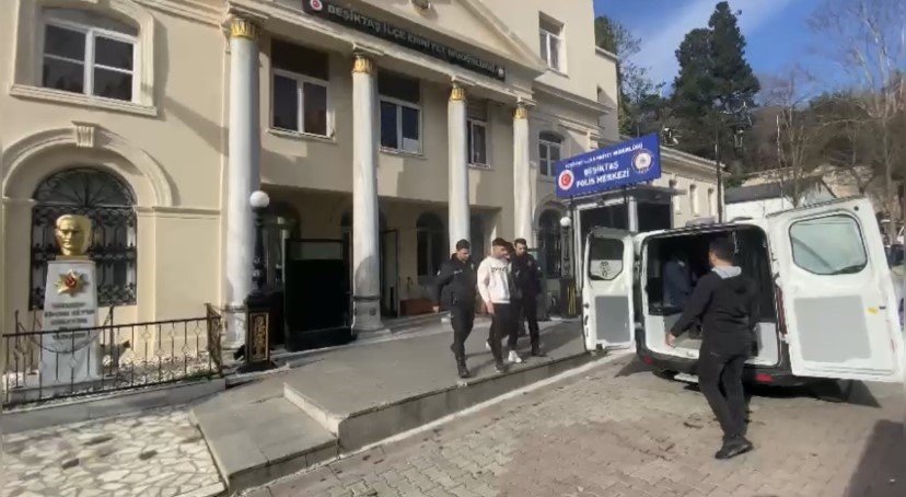 İstanbul’da kiralık araçla kadına kapkaç kamerada