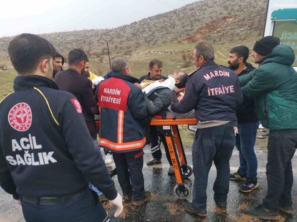 Mardin’de tır ile pikap kafa kafaya çarpıştı: 1 ölü, 7 yaralı