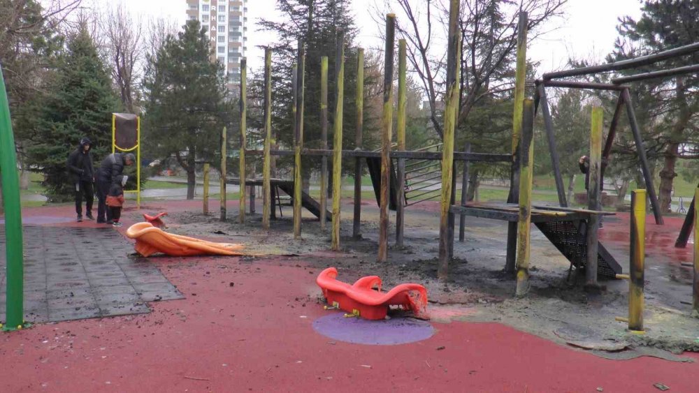 Park Yandı, oyuncaklar kül oldu