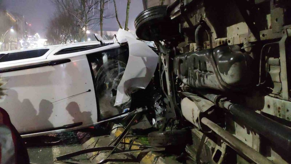 Sultangazi’de kaza yapan sürücü önce olay yerinden kaçtı, sonra geri dönüp kavga çıkardı