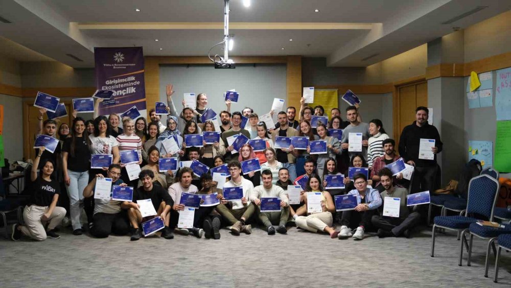 Konya'da 8 ülkeden 50 gence girişimcilik eğitimi verdi