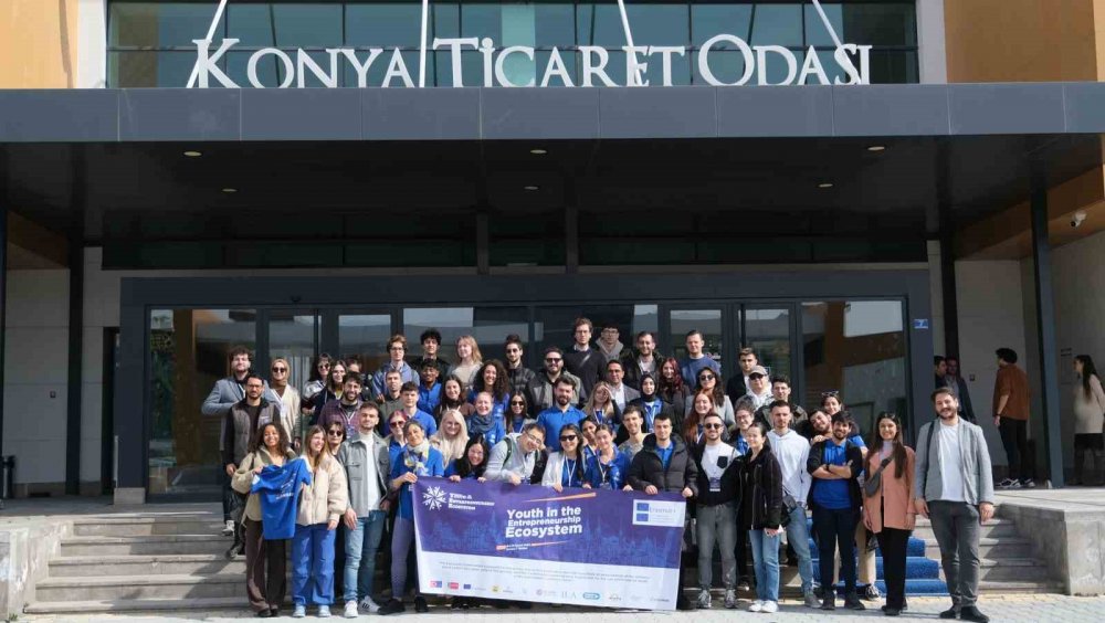 Konya'da 8 ülkeden 50 gence girişimcilik eğitimi verdi