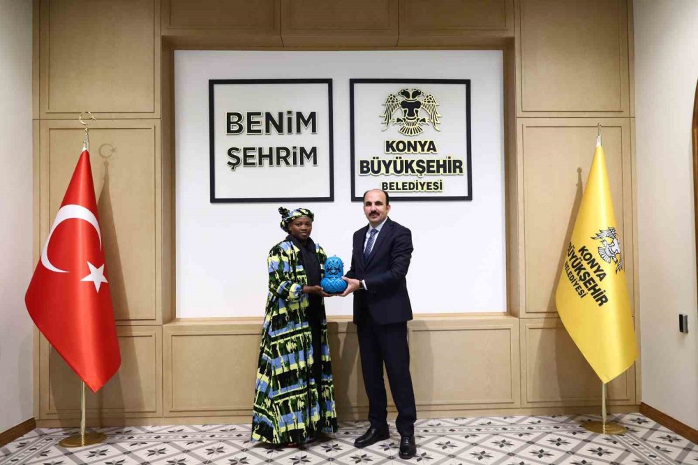 Uganda Büyükelçisi Tiperu'dan Başkan Altay'a destek