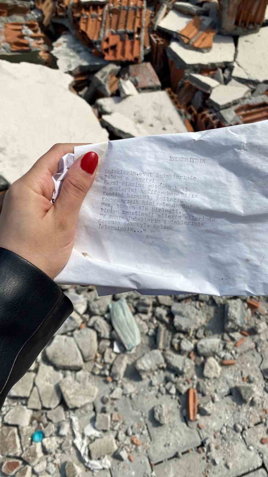 Enkazdan çıkan eşyalar yürekleri burktu