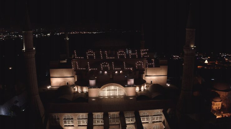 Ayasofya Camii'nde Ramazan mahyası!