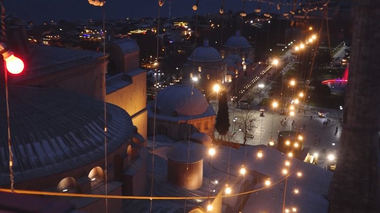Ayasofya Camii'nde Ramazan mahyası!