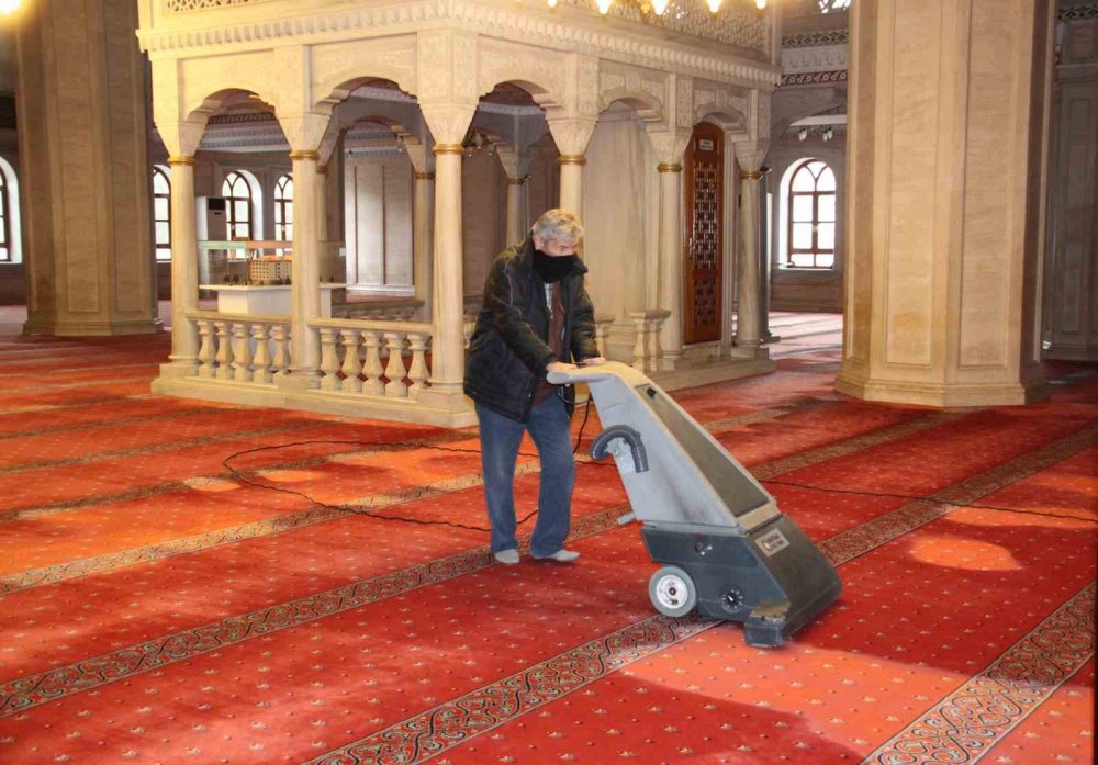 Konya’daki camilerde Ramazan ayı hazırlıkları tamamlandı