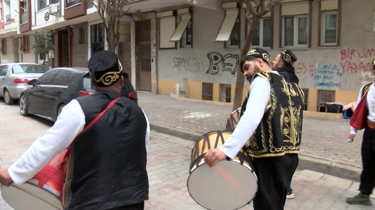 Korsanlar için yaka kartı uyarısı