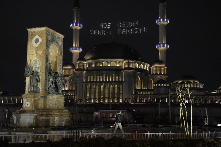Taksim Cami'nde ilk teravih namazı kılındı