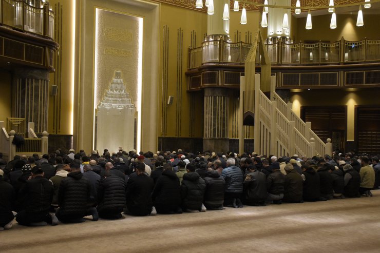 Taksim Cami'nde ilk teravih namazı kılındı