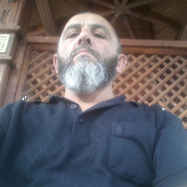 Camide çıkıp, sokağa taşan tartışmada başından darbedildi; kurtarılamadı