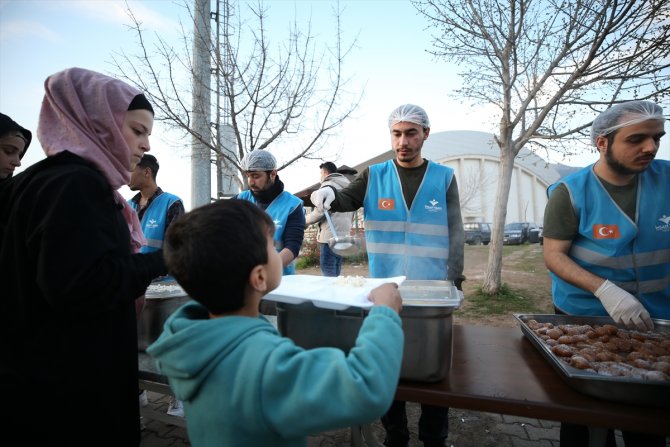 Deprem bölgesindeki 6 ilde ilk iftar yapıldı