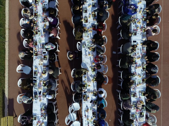 Deprem bölgesindeki 6 ilde ilk iftar yapıldı