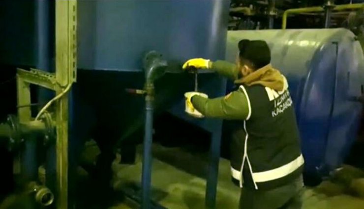 Fabrikaya operasyon! 254 ton kaçak akaryakıt ele geçirildi