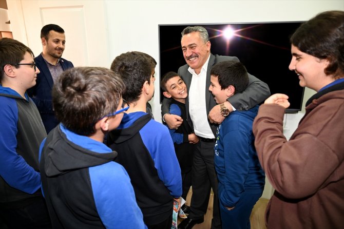 Konya'da kitap okuma yarışmasını kazanan öğrenciler ödüllerini aldı