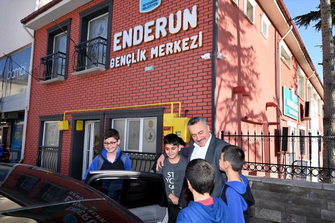 Konya'da kitap okuma yarışmasını kazanan öğrenciler ödüllerini aldı